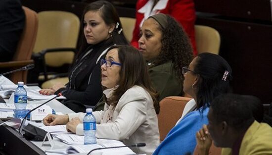 La diputada Mariela Castro se refirió a la reformulación del antiguo Artículo 68 en el actual 82. Foto: Irene Pérez/ Cubadebate.