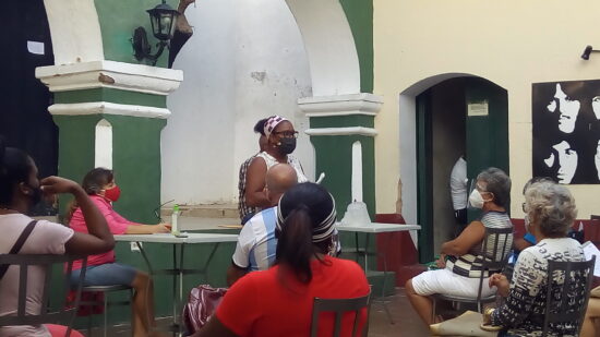 Los seminarios informan a los trabajadores por cuenta propia sobre los protocolos higiénico-sanitarios en pos de un turismo más higiénico y seguro. Foto: José Rafael Gómez Reguera / Radio Trinidad.