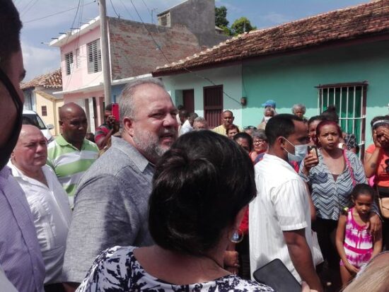 En el Consejo Popular Monumento, el Primer Ministro de Cuba intercambió con pobladores de esa zona del Centro Histórico de Trinidad.