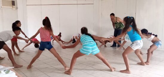 Mientras se divierten, niños y adolescentes de Trinidad también aprenden interioridades de las artes escénicas de la mano de Dador Teatro.