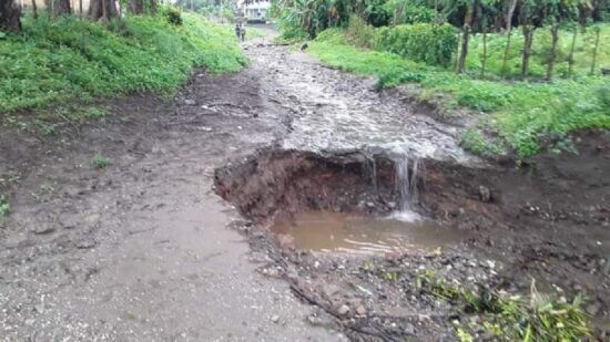 Las lluvias han provocado la crecida de los ríos y las inundaciones en las zonas bajas del municipio de Trinidad. Foto: Facebook.