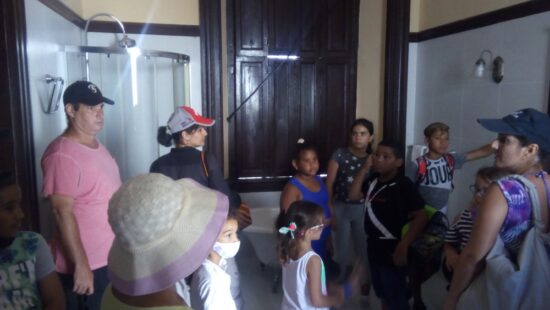 Son niños y adolescentes la mayor parte de los excursionistas en estos recorridos organizados por el Centro de Promoción Cultural de la Oficina del Conservador de Trinidad y el Valle de los Ingenios de Trinidad. Foto: José Rafael Gómez Reguera/Radio Trinidad Digital.
