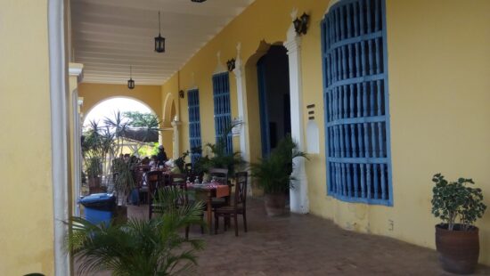 El restaurante Manaca-Iznaga, de Palmares, ofrece muy buen servicio gastronómico, como magnífico colofón de la excursión al Valle de los Ingenios, de Trinidad. Foto: José Rafael Gómez Reguera/Radio Trinidad Digital.