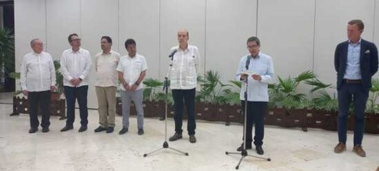 El canciller colombiano Álvaro Leyva ratificó la intención del presidente Gustavo Petro de retomar los diálogos de paz con el ELN. Foto: Cubadebate.