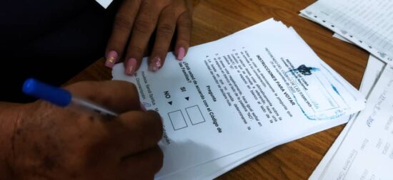 En los mil colegios habilitados en la provincia de Sancti Spíritus, más de 360 000 espirituanos están convocados a votar por el Código de las Familias. Foto: Escambray.