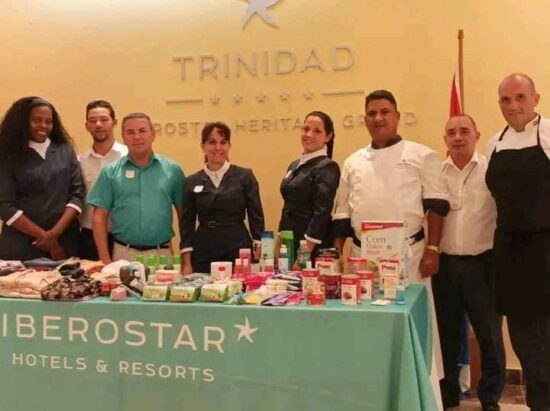 Trabajadores del Turismo del municipio de Trinidad, se suman a la convocatoria de hacer donaciones para afectados por el huracán Ian, en Pinar del Río.