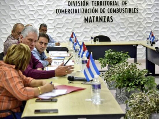 El Presidente de Cuba fue informado de que las labores de recuperación superan el 60 por ciento de lo previsto. Foto: Prensa Latina.