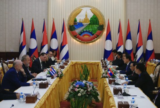 Firma de acuerdos Cuba-Laos para la cooperación bilateral. Foto: Estudios Revolución.