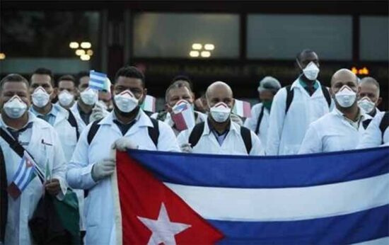 Los especialistas cubanos llevan la atención médica a sitios alejados y vulnerables de México. Foto: PL.