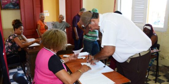 El 63,85 por ciento del total de electores previstos en los listados acudieron a las urnas. Foto: Vicente Brito/Escambray.