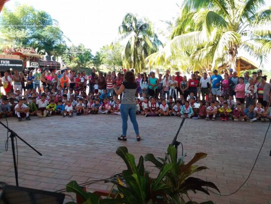 Numerosas son las actividades que la empresa Aldaba promueve en zonas rurales comprendidas dentro del Valle de los Ingenios, como la de la Semana de Cultura por el aniversario 509 de fundada la Tercera Villa de Cuba. En la foto, presentación de la cantante María Victoria Rodríguez en el FNTA. Foto: Aldaba/Facebook.