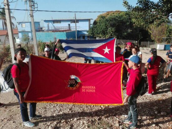 Caminata de homenaje a José Martí y contra el bloqueo de Estados Unidos a Cuba auspiciada por el ICAP, en Trinidad.