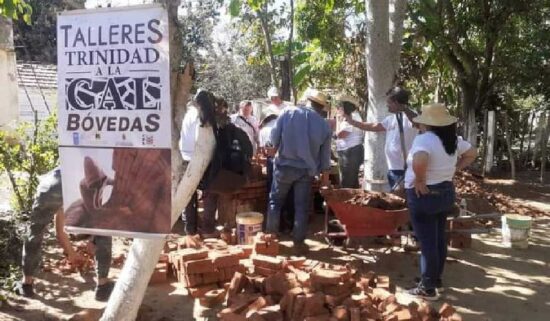Trinidad a la cal, uno de los tantos eventos que promueve la Oficina del Conservador de Trinidad y el Valle de los Ingenios, a través de sus diversas entidades, y que renueva el conocimiento sobre formas tradicionales de construcción, restauración y conservación. Foto: Radio Trinidad Digital.