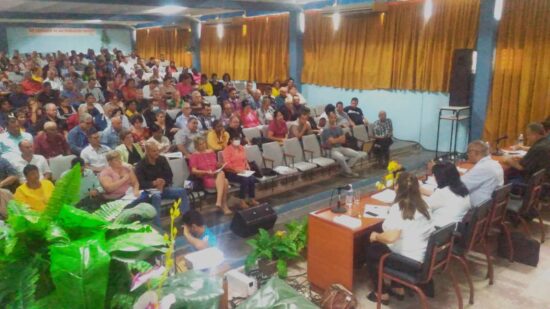 El intercambio estuvo dedicado a los elementos contemplados en la Ley 132, sobre la organización y funcionamiento de las Asambleas Municipales y de los Consejos Populares. Fotos: José F. González Curiel/Escambray.