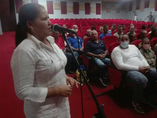 Delegados de Trinidad, opinan sobre los propuestos para candidatos a diputados al Parlamento.