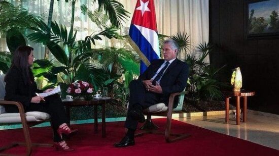 Patricia Villegas entrevista a Miguel Díaz-Canel Bermúdez en el Palacio de la Revolución en La Habana. Foto: Rolando Segura/ Telesur.