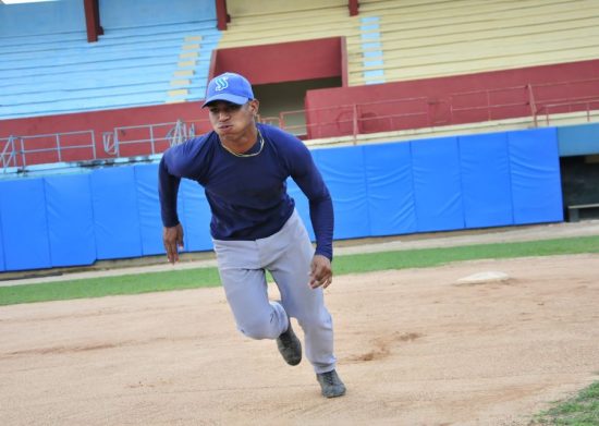 Rodolexis Moreno bateó de 12-6,para average de 500.