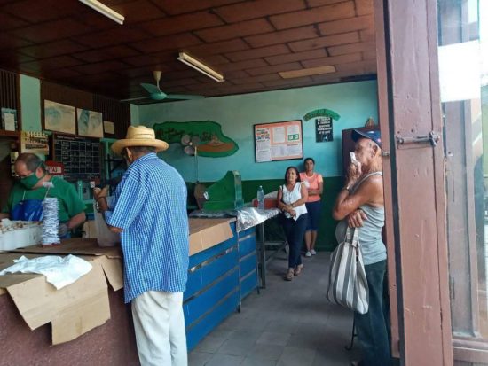 En estos tiempos de pandemia, además de protegerse desde el puynto de vista de la salud, hay que respetar los derechos de cada consumidor. Foto: Belkis Nieblas López / Radio Trinidad.