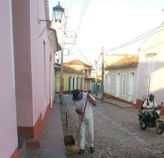 Los trabajadores de Servicios Comunales de Trinidad se esfuerzan para mantener limpia la ciudad.. Foto: cortesía Servicios Comunales.