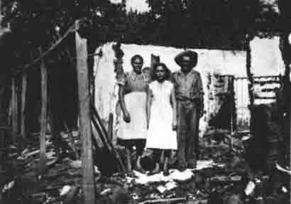 Ruinas en Polo Viejo tras el ataque de los bandidos. Foto: Archivo.