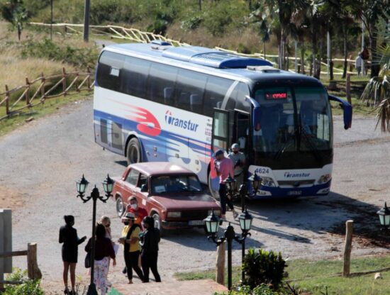 Los visitantes disfrutan de momentos gratos en el Mirador del Valle.