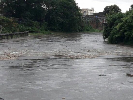 El río Yayabo este lunes en la mañana. Foto: Facebook.