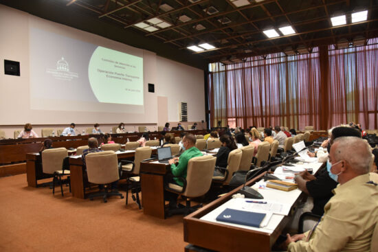 La Comisión de Atención a los Servicios se reunió en el Palacio de Convenciones de La Habana.