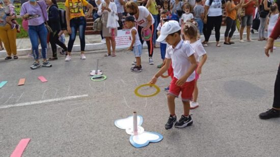 Los niños disfrutan de las propuestas que se han diseñado para que ellos pasen una jornada diferente este 17 de julio.