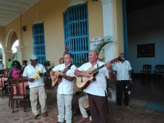 Recibimiento en la zona de Manaca-Iznaga.