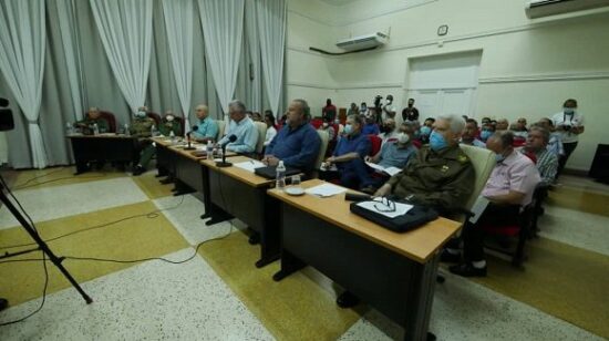 A través de videoconferencia se intercambia con las provincias occidentales y centrales. Foto: @PresidenciaCuba.