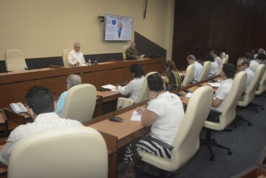 Díaz-Canel definió una serie de retos de la economía cubana que a su vez son líneas de investigación. Foto: Estudios Revolución.