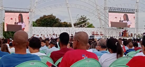 Interviene Marydé Fernández López, primera secretaria del Partido Comunista de Cuba en Cienfuegos. Foto: Radio Ciudad del Mar.