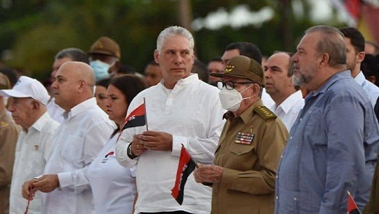 Presiden Raúl Castro y Díaz-Canel acto por el Día de la Rebeldía Nacional en Cienfuegos. Fotos: Radio Ciudad del Mar.