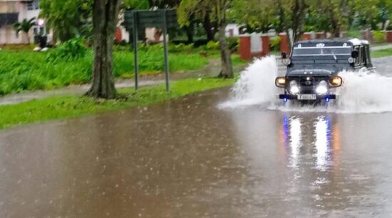 1.Las lluvias fueron intensas durante la madrugada de este lunes. Foto: Yoán Pérez/Fcebook.