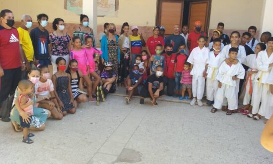 Patinaje, exhibiciones de kárate y otros deportes, amenizaron el Día de los Niños en el Hospital Pediátrico de Trinidad.