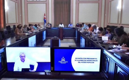 Sobre el plan de la economía y los presupuestos municipales de 2023, Díaz-Canel ratificó que estos tienen que partir de las prioridades de cada lugar, y tienen que ser procesos participativos. Fotos: @AsambleaCuba.