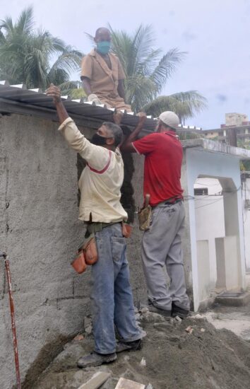 El plan de la economía en el municipio, dijo Díaz-Canel, tiene que dar respuesta, de alguna manera, a los temas complejos del territorio, más cuando tenemos tantos problemas acumulados. Foto: Ismael Batista Ramírez/Granma.