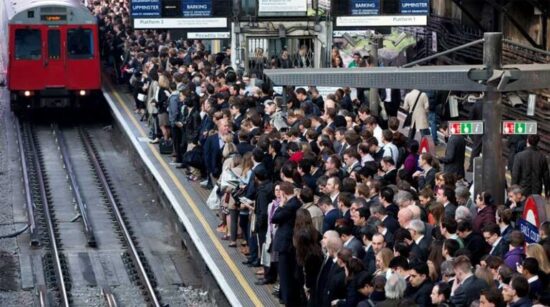 La huelga afecta a siete compañías operadoras de trenes que cubren rutas nacionales y del servicio de Overground de Londres. Foto: PL.