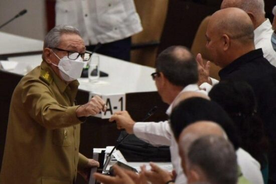 Con la presencia de Raúl, prosigue IX Periodo Ordinario de la Asamblea Nacional del Poder Popular. Foto: ACN.