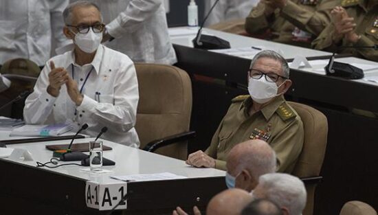 Raúl asiste a sesiones de la Asamblea Nacional del Poder Popular. Foto: Ismael Francisco.