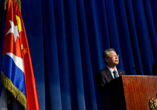 Acto político cultural por el aniversario 95 del Ejército Popular de Liberación de China, efectuado en la Sala Universal de las FAR. Foto: ACN.