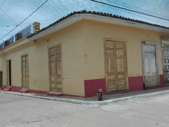 En la calle Jesús María), esquina del Rosario, las máquinas de la Imprenta de Especialidades son un verdadero museo que aspira a incrementar sus exponentes y devenir verdadero centro expositivo de la historia sobre la gráfica de Trinidad de Cuba.