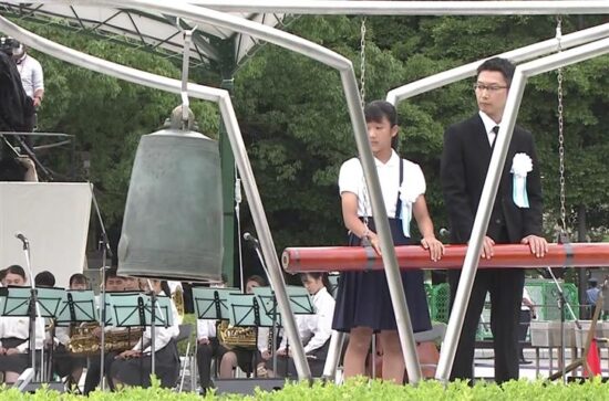 Las campanas tañen en Hiroshima, como cada año, a favor de la paz. 