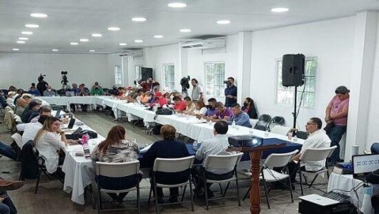 Los panameños protestan ante incumplimientos del Gobierno en la dilatada mesa de diálogo. Foto: PL.