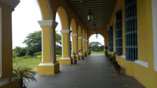 Muy hermosa y cargada de historias y leyendas, la hacienda Guáimaro, del poderoso Marqués de Guáimaro, Don Mariano Borrell y Lemus, el más rico de Trinidad y uno de los de mayor fortuna de Cuba. Foto: José Rafael Gómez Reguera/Radio Trinidad Digital.