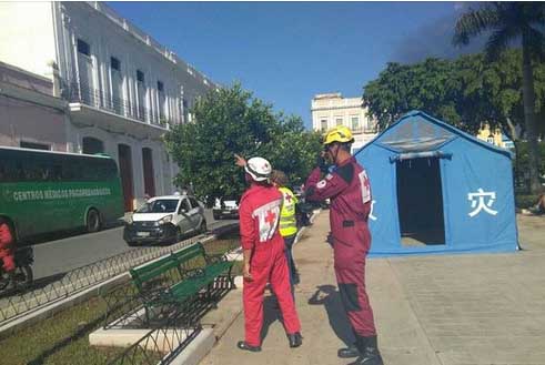 Ya se encuentran en Matanzas varias brigadas de la Cruz Roja y Rescate y Salvamento provenientes de La Habana. Foto: Arnaldo Mirabal.