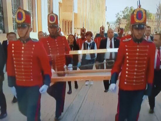 Llevar la espada de Bolívar a la ceremonia fue la primera orden dada por el nuevo jefe de Estado de Colombia. Foto: PL.