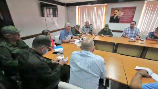 El presidente cubano Miguel Díaz-Canel chequeó en Matanzas la estrategia para revertir la compleja situación. Foto: Estudios Revolución.