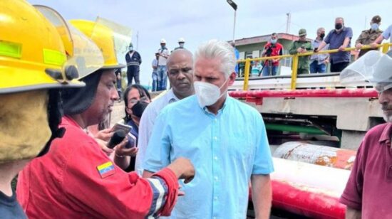 «Los venezolanos y mexicanos llegaron a ayudar, con ustedes hemos sofocado el incendio», aseguró Díaz-Canel. Foto: Estudios Revolución.