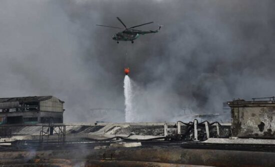 El incendio está controlado y en extinción pequeños focos, aseguró el Segundo Jefe del Cuerpo de Bomberos, Coronel Daniel Chávez. Foto: ACN.